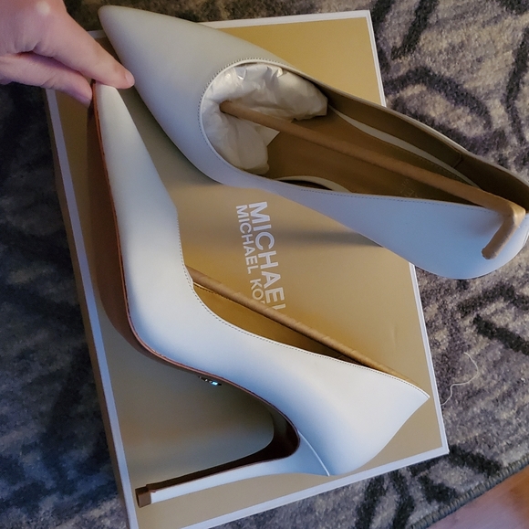MICHAEL KORS Keke Pumps Leather Optic White NIB - Picture 3 of 6